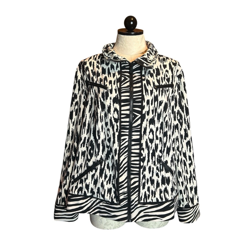 Chico's Zenergy Full Zip Jacket High Neck Black & White Animal Print Sz 3 (XL)